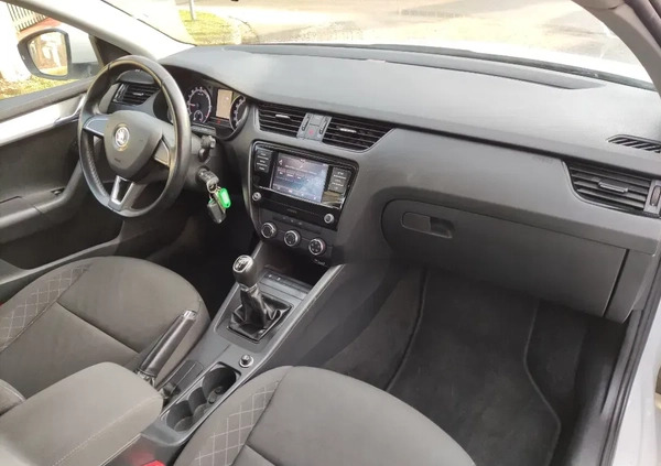 Skoda Octavia cena 37500 przebieg: 219000, rok produkcji 2020 z Tarnów małe 211